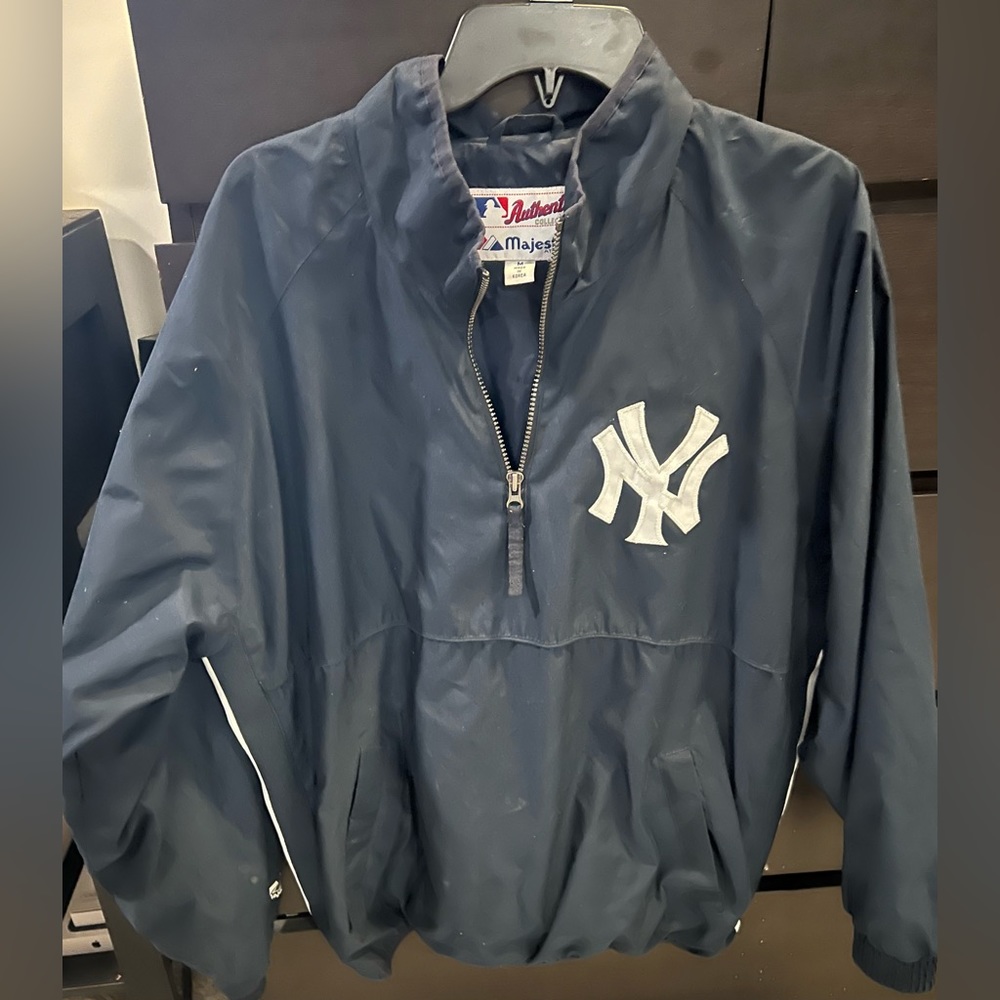 MLB Authentic Men’s Yankee Half Zip (Size:Medium)